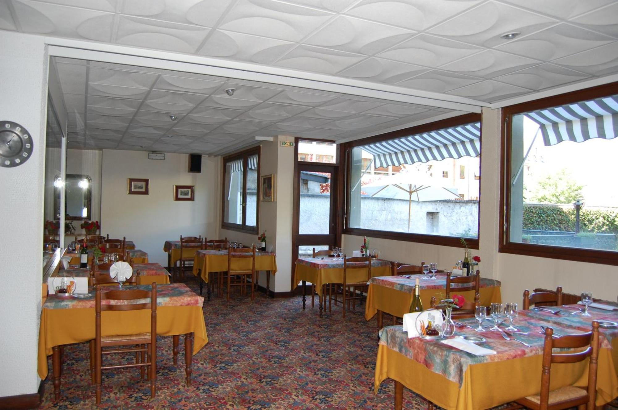 De Paris Hotel 2*